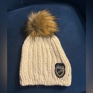 NWT SKEA Cream Knit Hat w/ Fur Pom